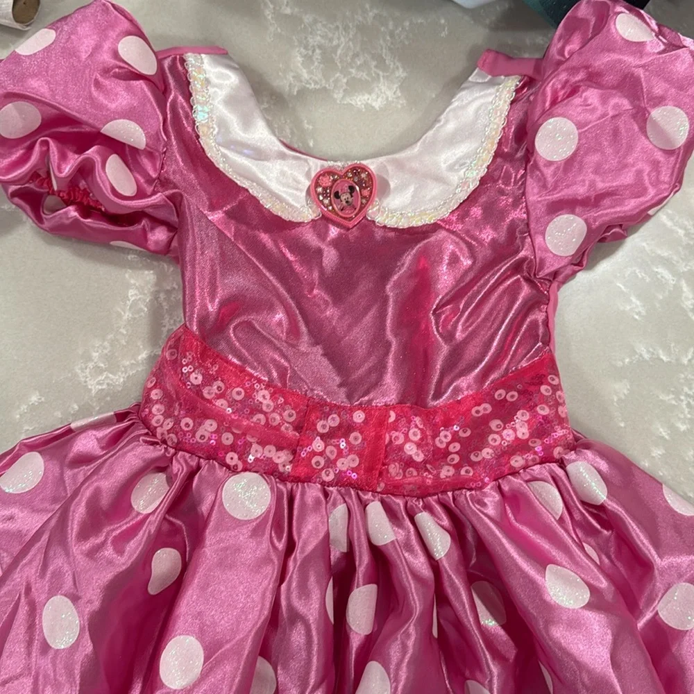 Like new Minnie costume no gloves, never worn